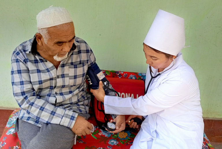 Фарғонада “Кексалар ҳафталиги”: Нуронийлар саломатлиги эътибор марказида